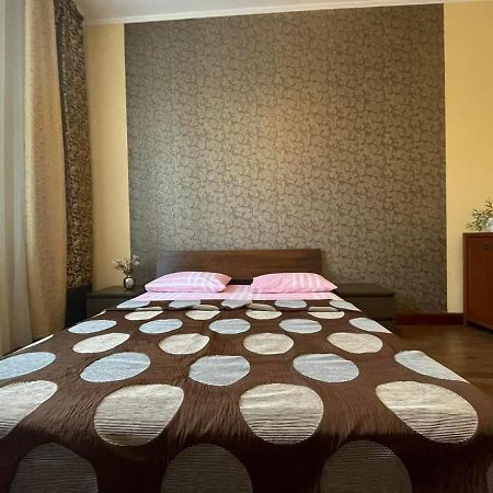 Крехівська 5,Апартаменти В Центрі, Дві Спальні Λβιβ Εξωτερικό φωτογραφία